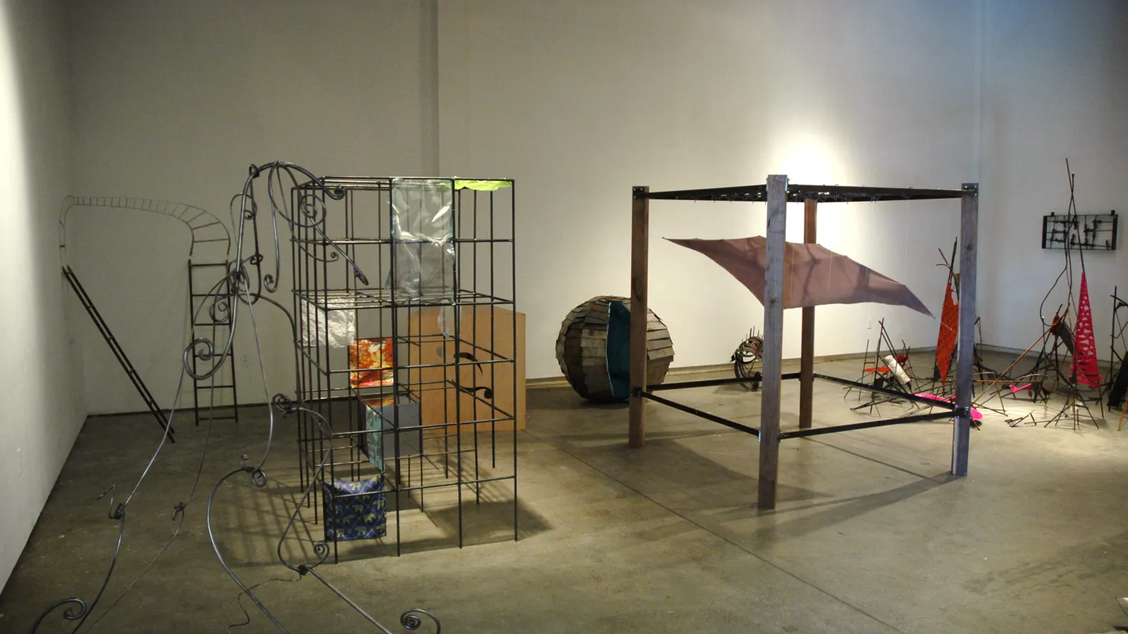 "Clean Space" Classroom Experimental Gallery, 2nd Year undergraduate class critique
